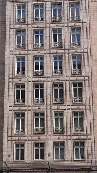 Mittendrin am Strausberger Platz (Zeitvertrag bis zu 6 Jahre) — photo 1